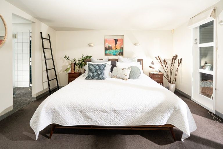 Photo of property in 69 Marine Parade, Seatoun, Wellington, 6022