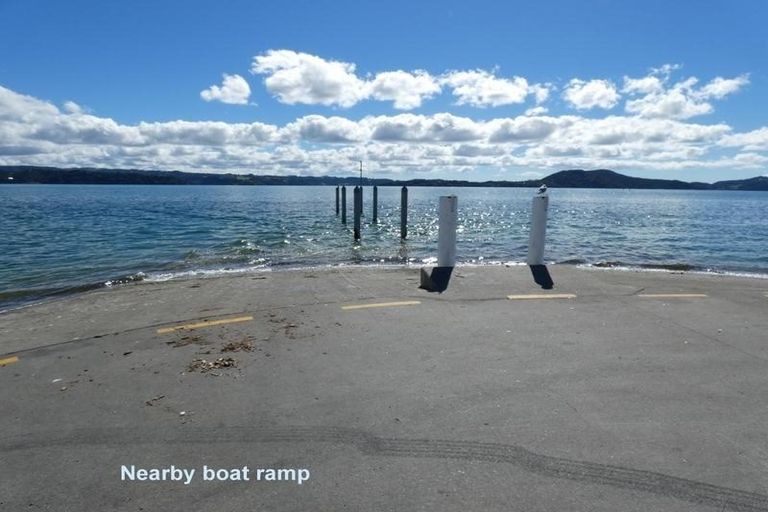 Photo of property in 2 Karoro Road, One Tree Point, 0118