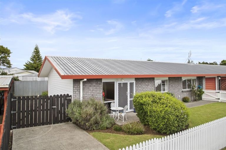 Photo of property in 2 Childs Avenue, Pukekohe, 2120