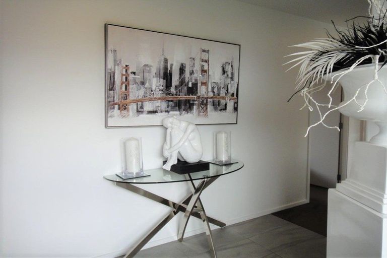 Photo of property in 16 Roto View, One Tree Point, 0118