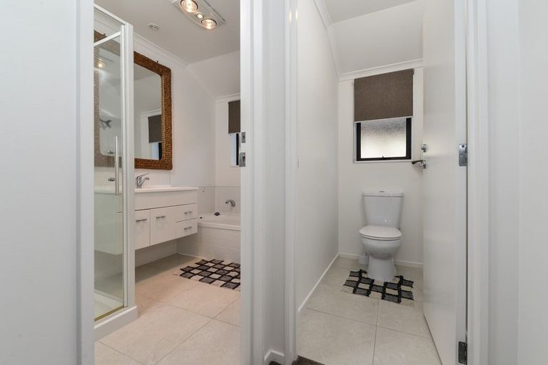 Photo of property in 56 Farnborough Drive, Grandview Heights, Hamilton, 3200