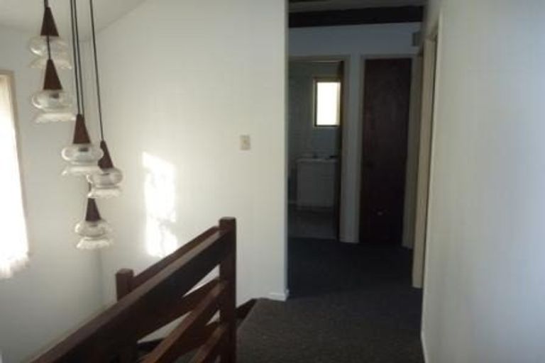 Photo of property in 2/20 Girrahween Drive, Totara Vale, Auckland, 0629