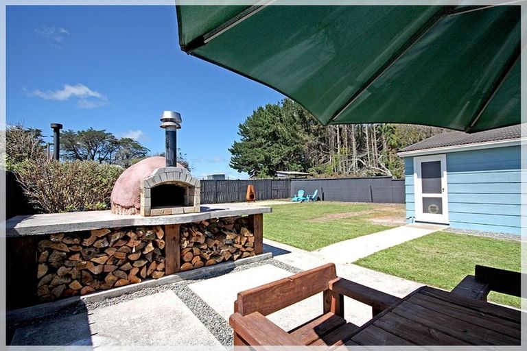 Photo of property in 29 Punga Street, Tangimoana, 4822