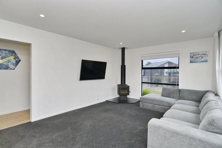 Photo of property in 28 Tara Crescent, Woodend, 7610