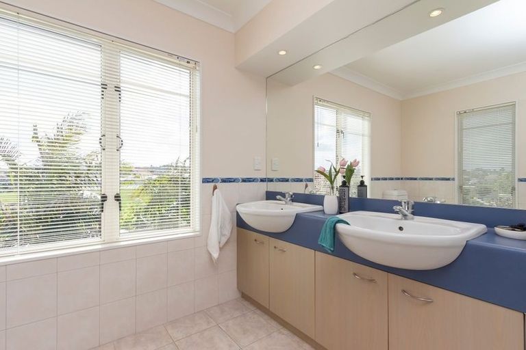 Photo of property in 13 Haven Crest, Somerville, Auckland, 2014