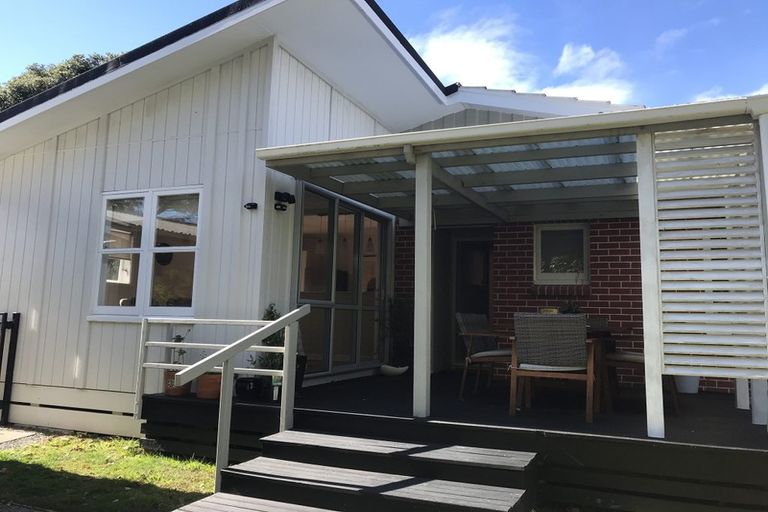 Photo of property in 26 Walton Avenue, Waikanae, 5036