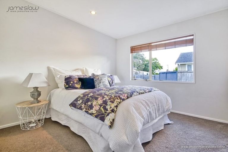 Photo of property in 13a Flanshaw Road, Te Atatu South, Auckland, 0610