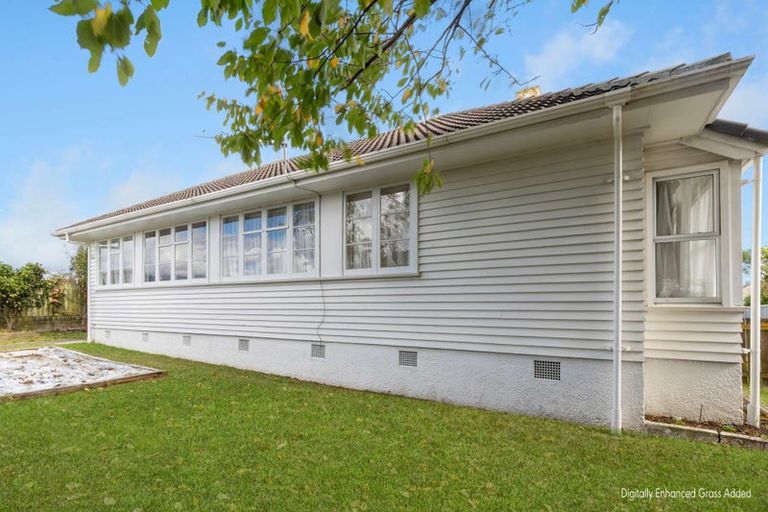 Photo of property in 18 Montrose Place, Takaro, Palmerston North, 4412