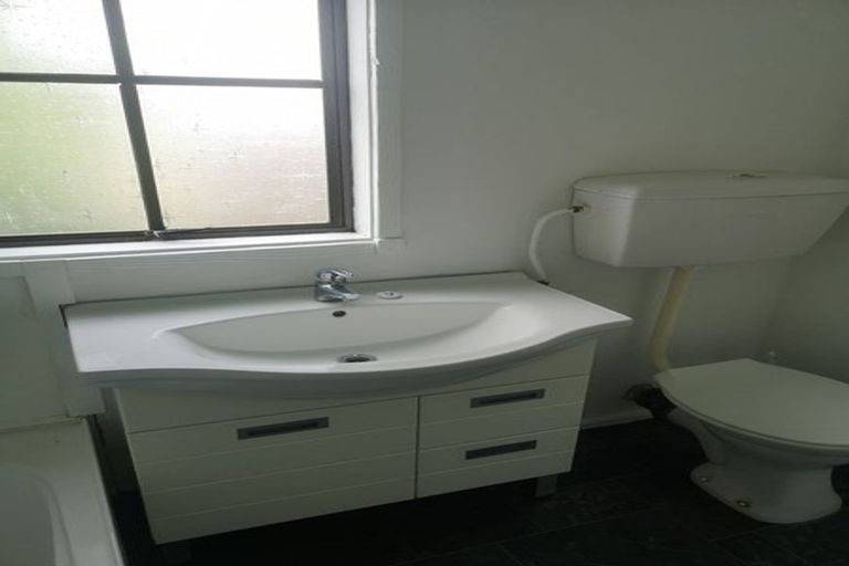 Photo of property in 2/85 Meadway, Sunnyhills, Auckland, 2010