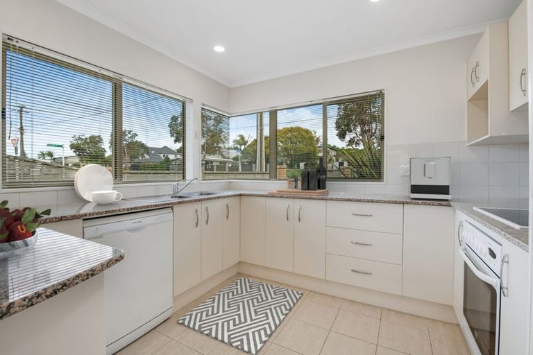 Photo of property in 53 Bay Street, Red Beach, 0932