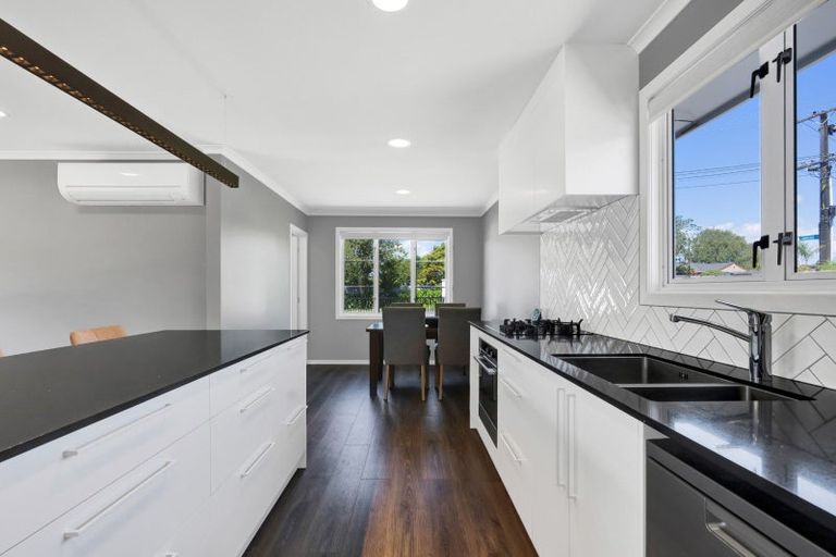 Photo of property in 132 Govett Avenue, Frankleigh Park, New Plymouth, 4310