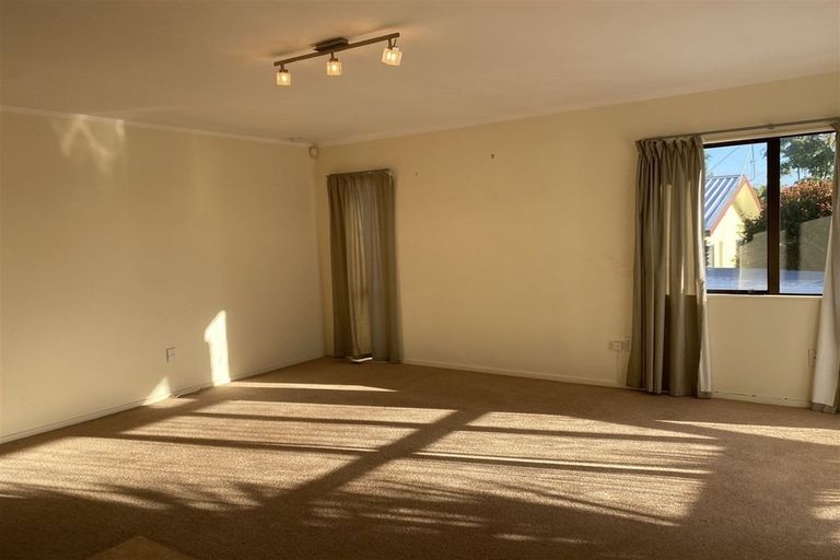 Photo of property in 8a Croydon Road, New Lynn, Auckland, 0600