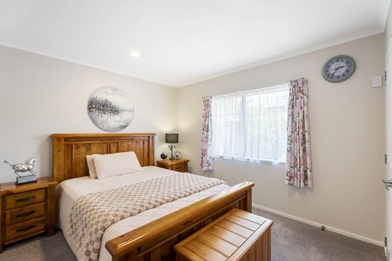 Photo of property in 52 Wattle Farm Road, Wattle Downs, Auckland, 2103
