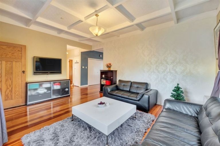 Photo of property in 48 Lynwood Road, New Lynn, Auckland, 0600
