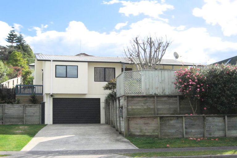 Photo of property in 5 Resolution Road, Welcome Bay, Tauranga, 3112