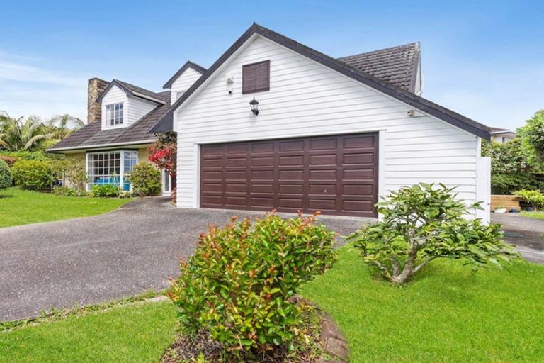 Photo of property in 13 Delisle Place, Windsor Park, Auckland, 0632