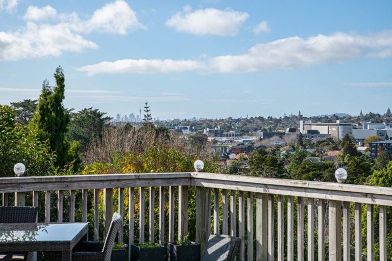 Photo of property in 9 Dundas Place, Henderson, Auckland, 0612