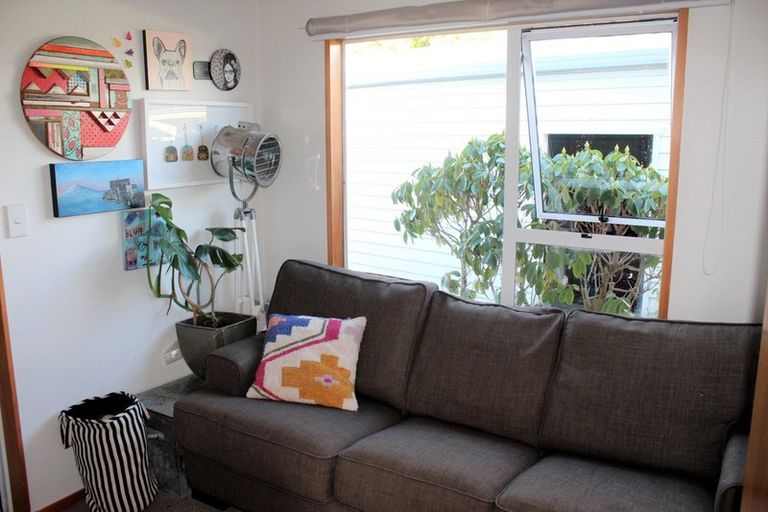 Photo of property in 4 Prince Street, Winton, 9720