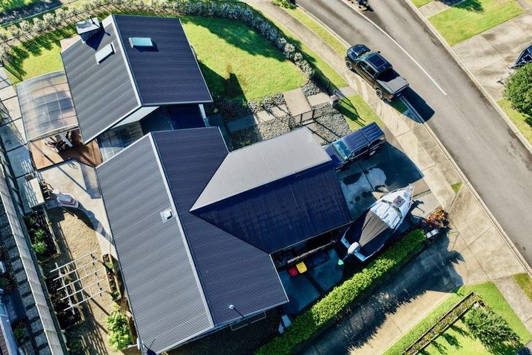 Photo of property in 2 Roseberry Place, Whitianga, 3510