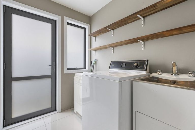 Photo of property in 77 Pohutukawa Place, Bell Block, New Plymouth, 4312