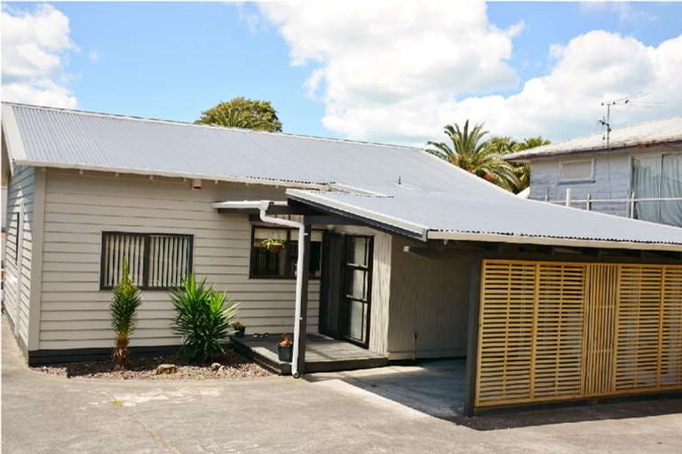 Photo of property in 1/16 Reeves Road, Pakuranga, Auckland, 2010