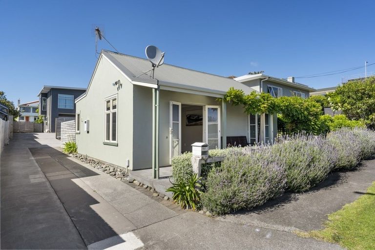 Photo of property in 160 Molesworth Street, New Plymouth, 4312