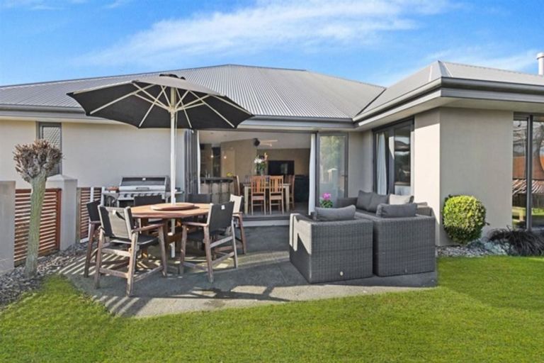 Photo of property in 25 Linkwater Way, Parklands, Christchurch, 8083