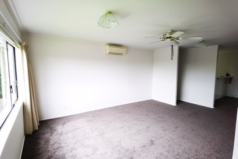 Photo of property in 2/2 Aorangi Place, Birkenhead, Auckland, 0626