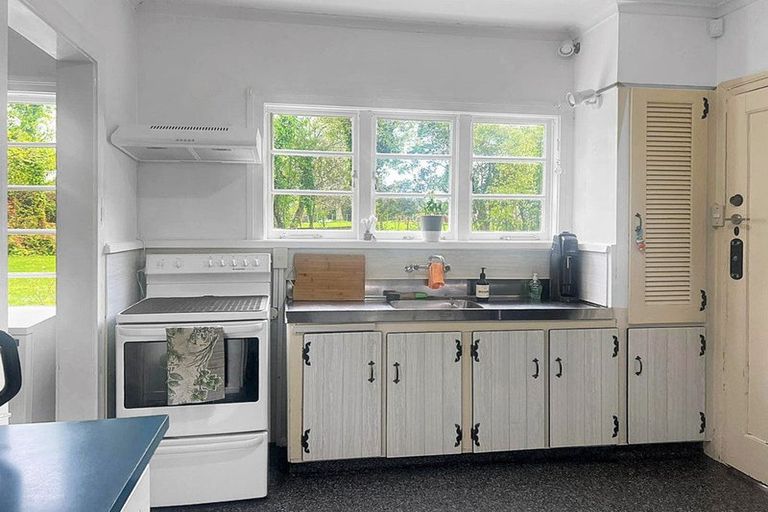 Photo of property in 86 Tawa Road, Kumeu, 0891