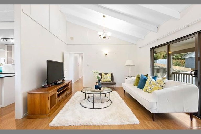 Photo of property in 1/30 Curacao Place, Half Moon Bay, Auckland, 2012