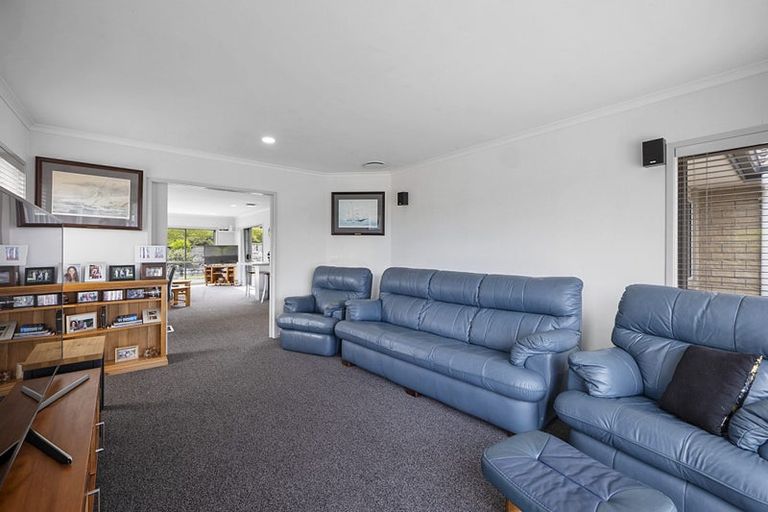 Photo of property in 27 Redwood Crescent, Hurdon, New Plymouth, 4310