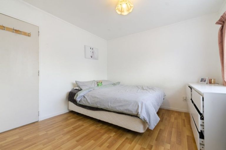 Photo of property in 2/144 Edgewater Drive, Pakuranga, Auckland, 2010