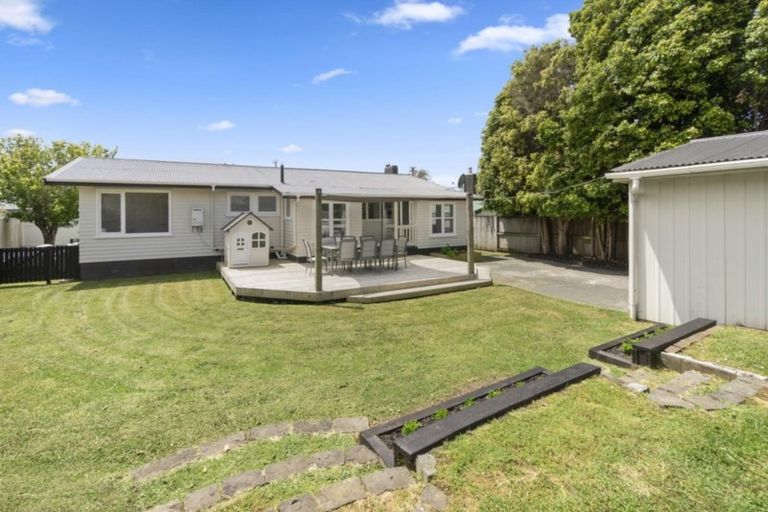 Photo of property in 1 Waipani Road, Te Atatu Peninsula, Auckland, 0610