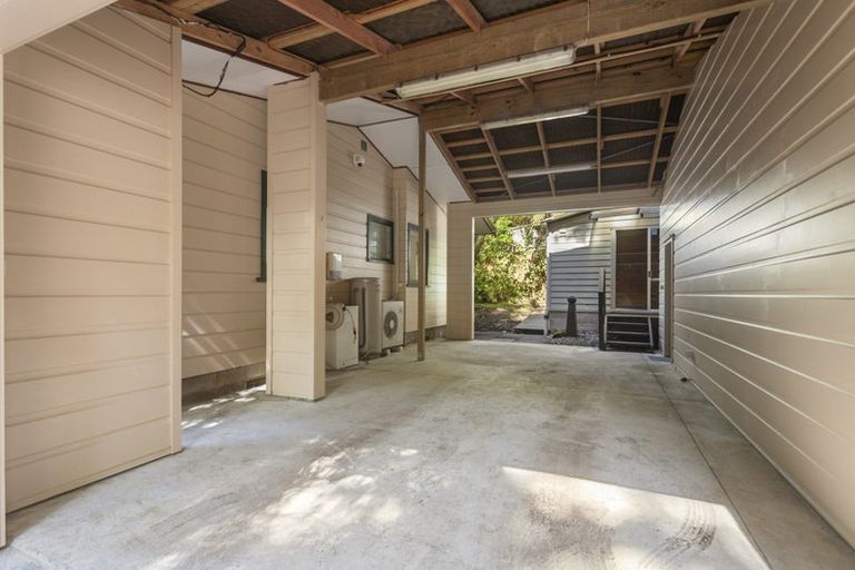 Photo of property in 1 Ngaio Road, Titirangi, Auckland, 0604