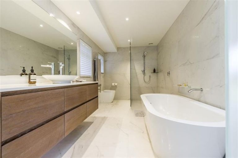 Photo of property in 15 The Strand, Takapuna, Auckland, 0622