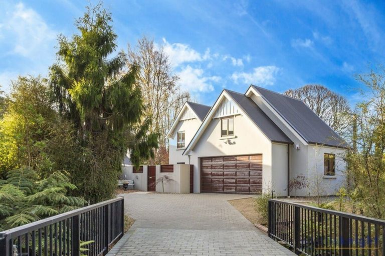 Photo of property in 374 Sawyers Arms Road, Harewood, Christchurch, 8051