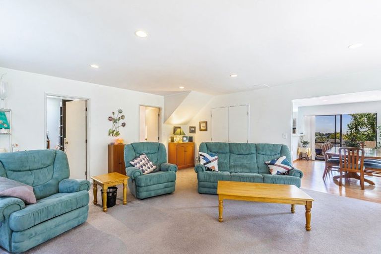 Photo of property in 2/7 Calypso Place, Rothesay Bay, Auckland, 0630