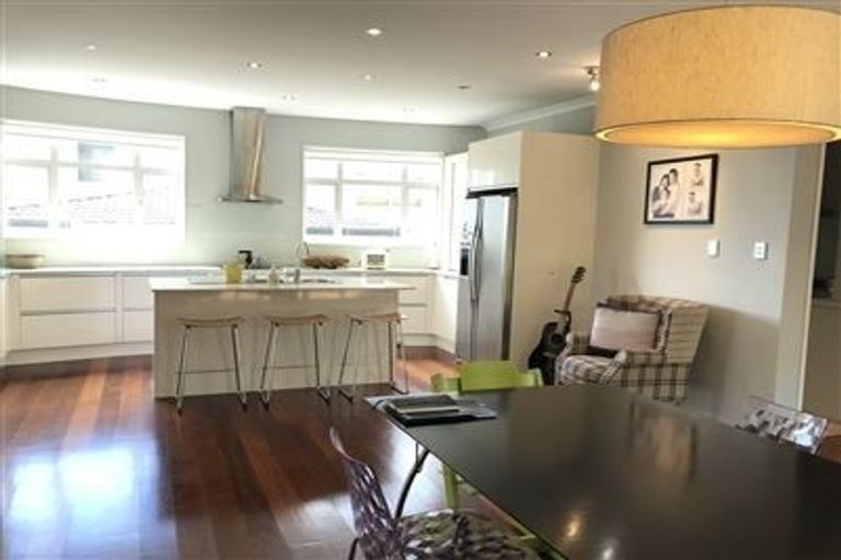 Photo of property in 11 Lismore Way, Oteha, Auckland, 0632