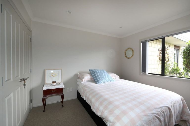 Photo of property in 15 Delta Mews Place, Clive, 4102