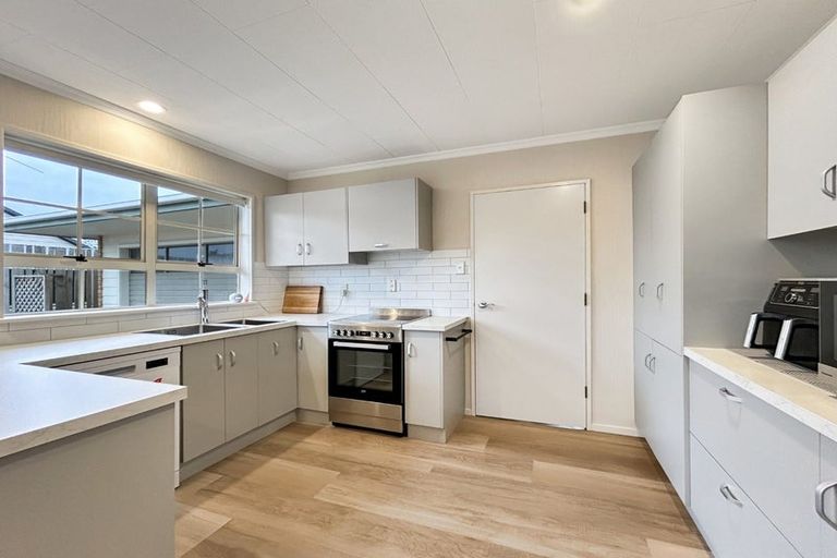 Photo of property in 37 Moa Street, Waikiwi, Invercargill, 9810