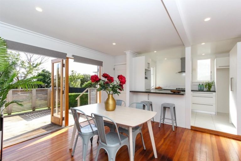 Photo of property in 22 Bulteel Street, New Plymouth, 4310