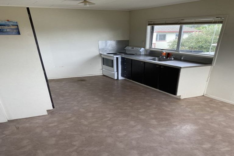 Photo of property in 2 Bundena Place, Clendon Park, Auckland, 2103