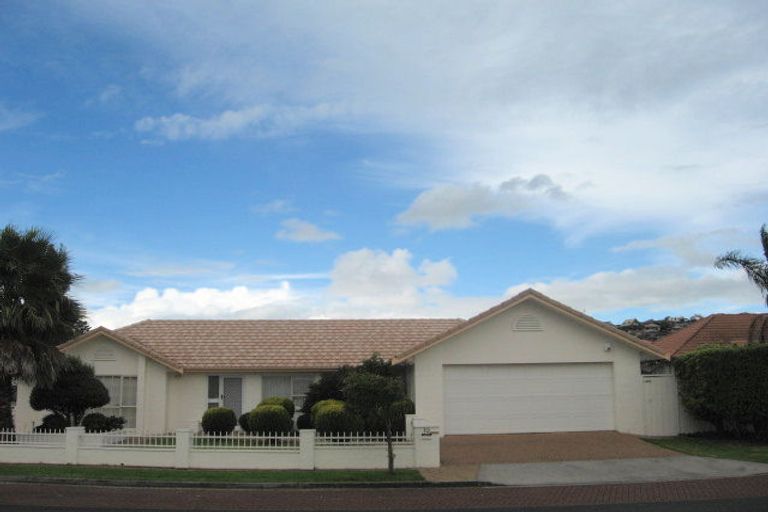Photo of property in 10 Palmcrest Grove, Highland Park, Auckland, 2010