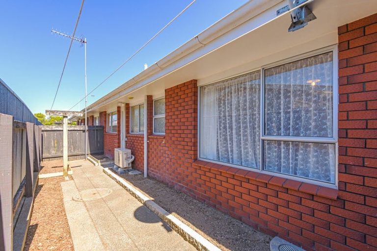 Photo of property in 4 Nikau Street, Takaro, Palmerston North, 4410