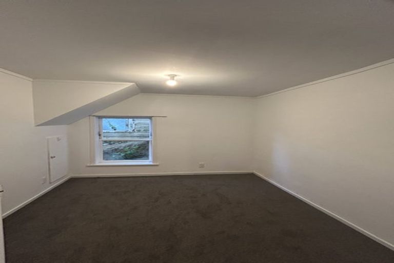 Photo of property in 70 Fairlie Terrace, Kelburn, Wellington, 6021