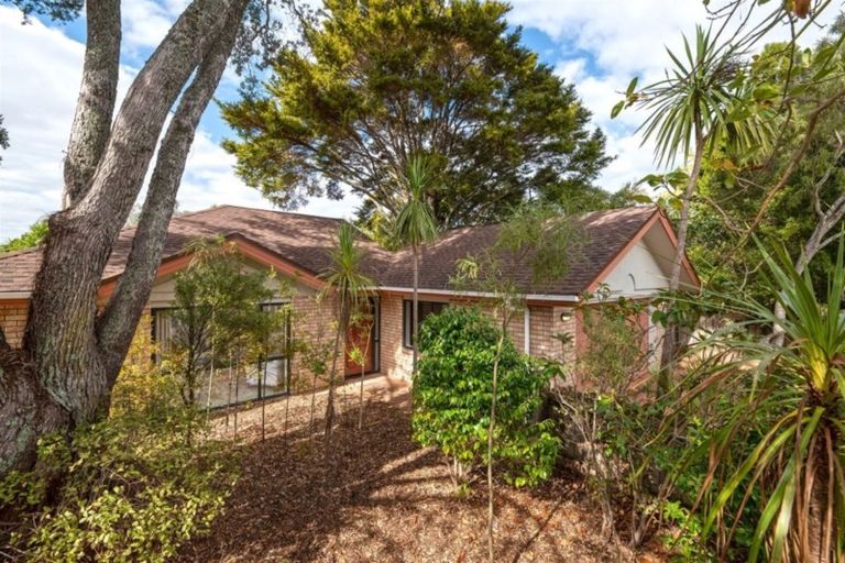 Photo of property in 72 Konini Road, Titirangi, Auckland, 0604