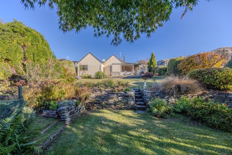 Photo of property in 8 Kennedy Crescent, Wanaka, 9305