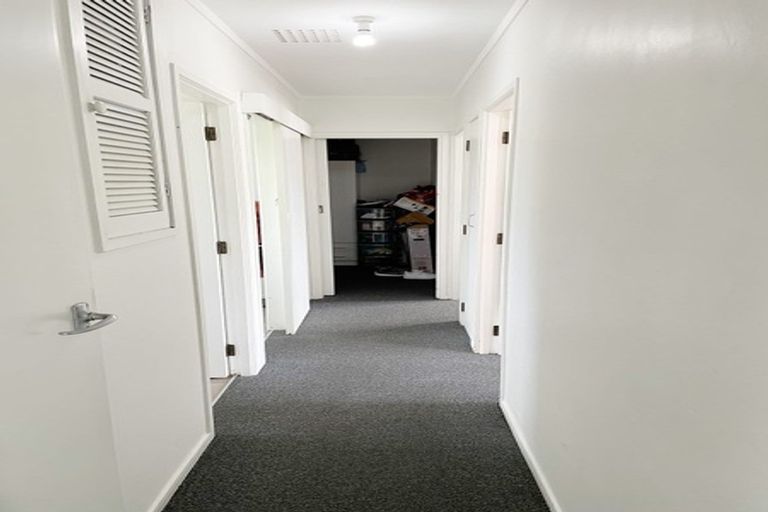 Photo of property in 38 Neal Avenue, Glenfield, Auckland, 0629