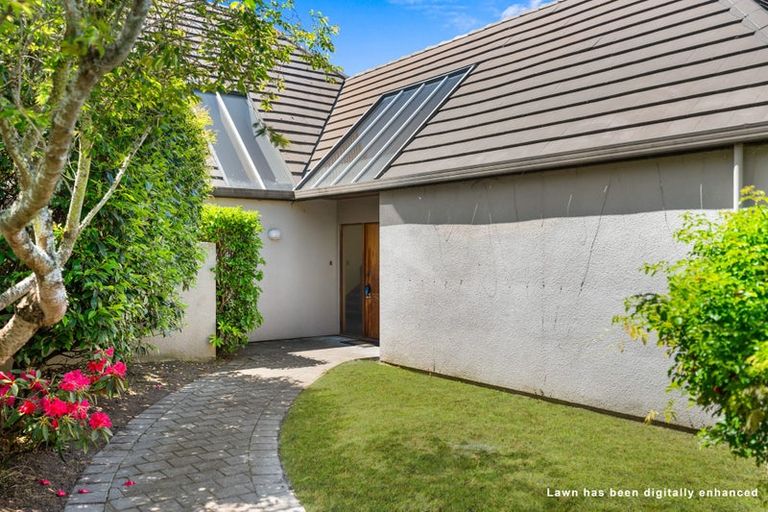 Photo of property in 11 Brockhall Lane, Avonhead, Christchurch, 8042