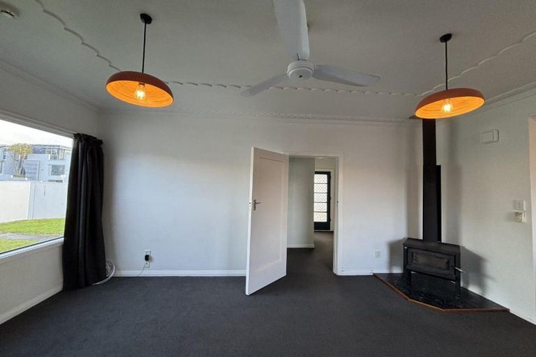 Photo of property in 28 Breakwater Road, Moturoa, New Plymouth, 4310